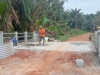 Dinding Pengaman Jembatan Sungai Mata I Mulai Dirapikan