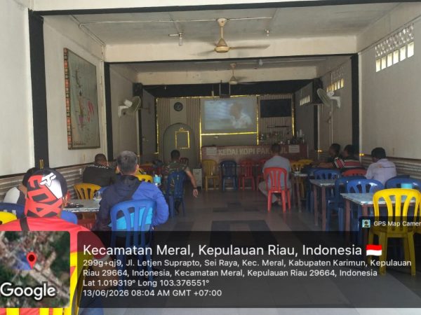 Nobar Piala Dunia, TNI dan Warga Sungai Raya Perkuat Persatuan