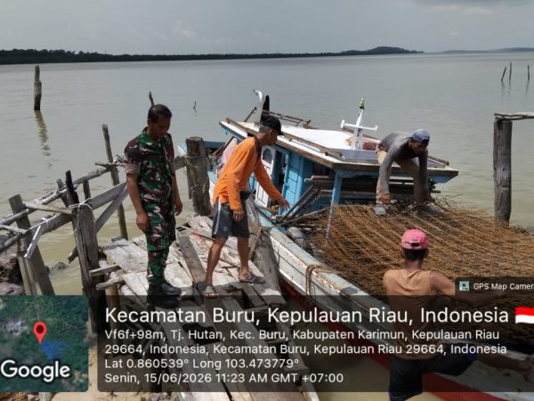 Babinsa Tanjung Hutan Tekankan Keselamatan Kerja Pekerja Angkut
