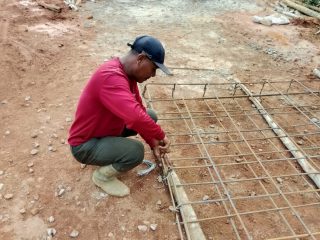 Perakitan Besi Tapak Jembatan Sungai Paya Mulai Dikebut