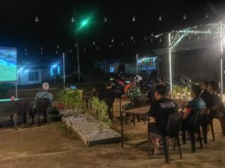 Koramil 02/Moro Perkuat Persatuan Warga Lewat Nobar Piala Dunia