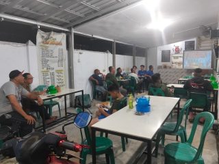 Personel Makodim dan Koramil Gelar Nobar Piala Dunia, Pererat Kebersamaan Warga