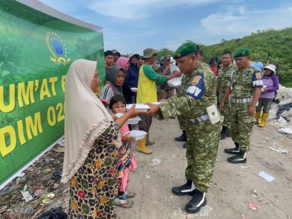 Guna Mengambil Keberkahan Hari Jum'at, Kodim 0208/Asahan Konsisten Laksanakan Jum'at Berkah dengan Berbagi Sarapan Gratis
