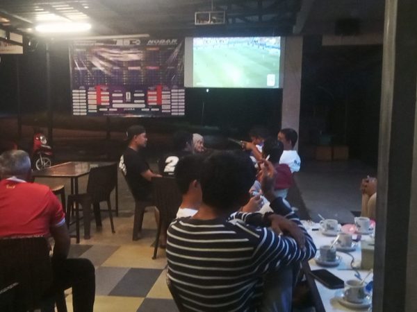Koramil 04/Tebing Bangun Kedekatan dengan Warga Lewat Nobar Piala Dunia