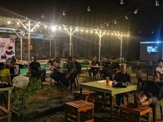 Koramil 03/Kundur Rangkul 30 Warga Lewat Nobar Piala Dunia