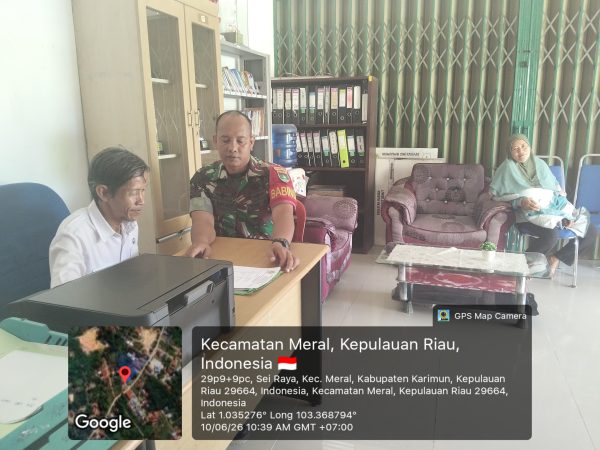 Babinsa Parit Benut Kawal Akses Pendidikan Lewat Pendampingan SKTM