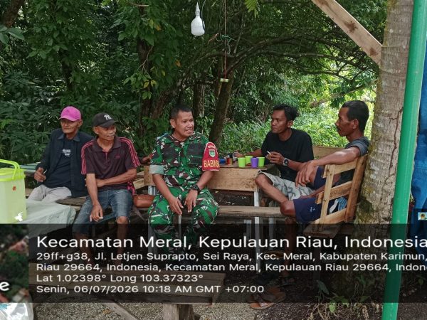 Babinsa Sungai Raya Perkuat Kamtibmas Lewat Dialog Bersama Warga