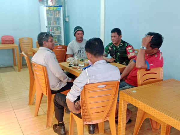 Babinsa Tanjung Batu Bergerak Benahi Parkir, Arus Lalu Lintas Lebih Lancar
