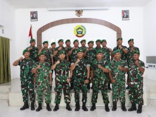 Pindah Satuan, Letda Riza Terima Penghargaan dari Dandim Karimun