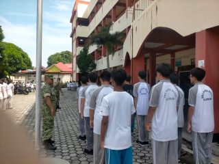 Babinsa Baran Timur Gembleng Pelajar Maha Bodhi Lewat PBB