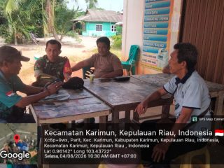 Sertu Taufik Ajak Warga Desa Parit Siapkan Gotong Royong HUT RI