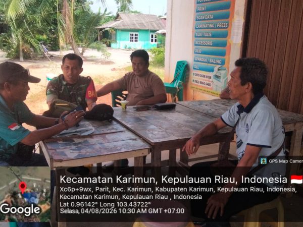 Sertu Taufik Ajak Warga Desa Parit Siapkan Gotong Royong HUT RI