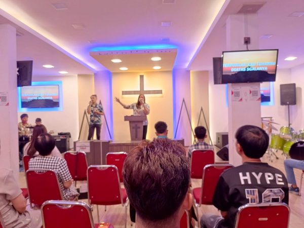 Babinsa Kundur Amankan Ibadah Minggu, Jemaat Beribadah Khusyuk