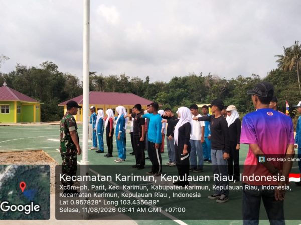 Sertu Taufik Gembleng Paskibraka SMA Negeri 1 Selat Gelam