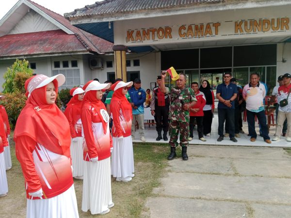 Gerak Jalan HUT RI di Kundur Barat, Peltu Manurung Pastikan Kegiatan Kondusif